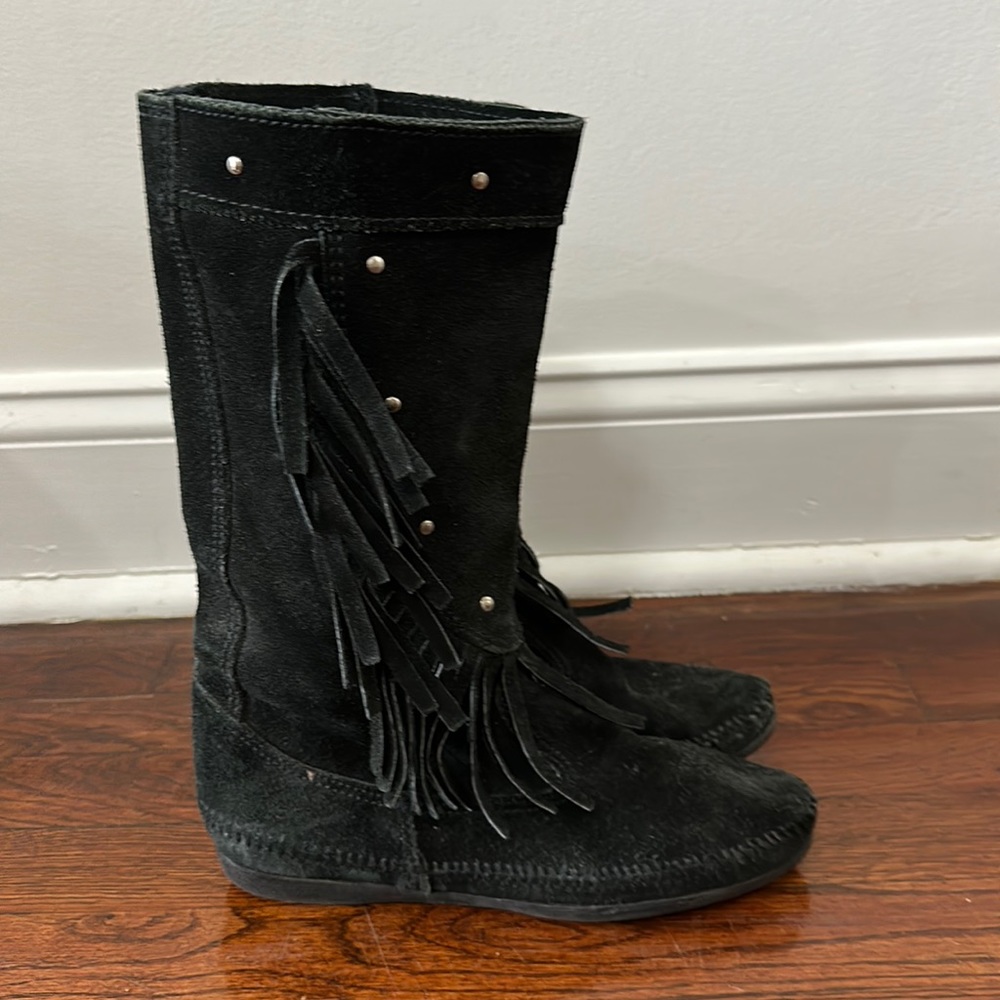 Minnetonka boho suede fringe boots size 7.5